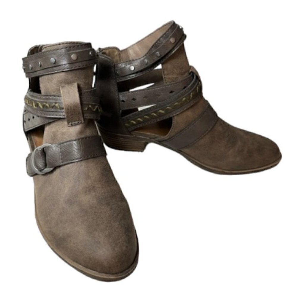 Maurice’s Women’s Rustic Callie Multi-buckle Ankle Boots Size 7.5
